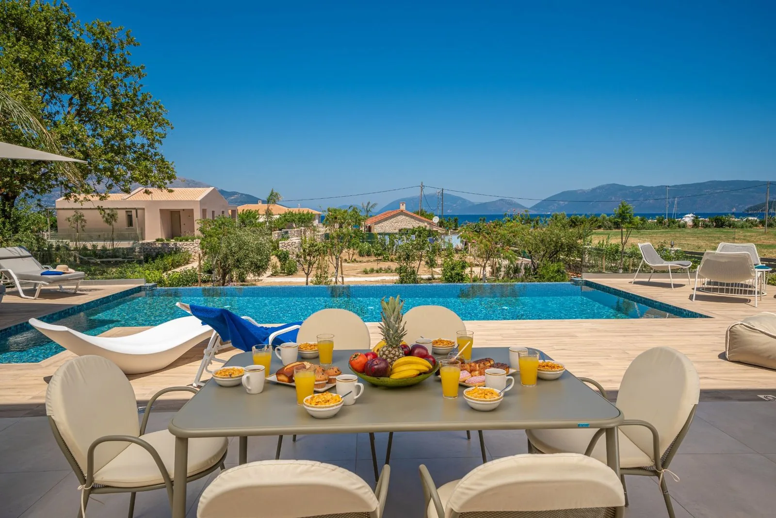 Claire Villa — photo 1