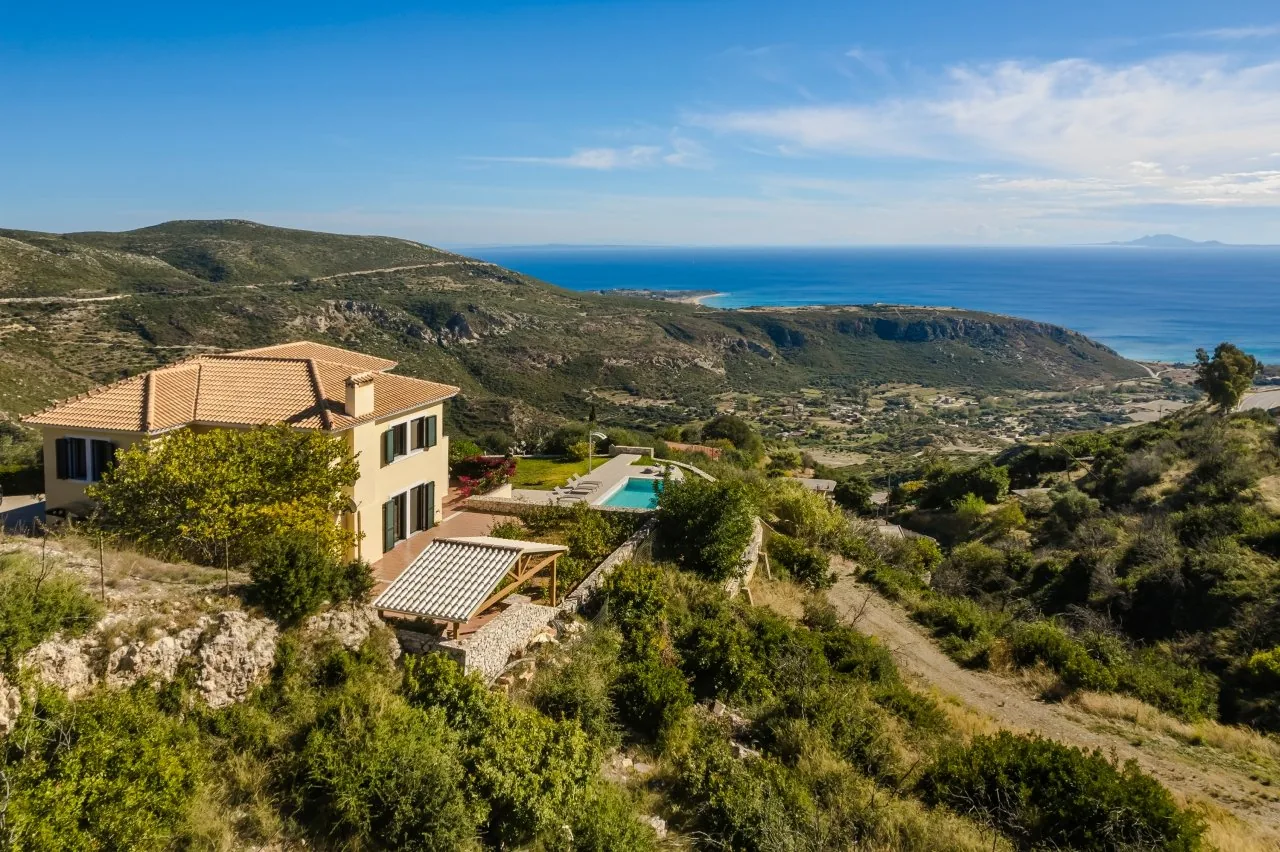 Melina Villa — photo 1