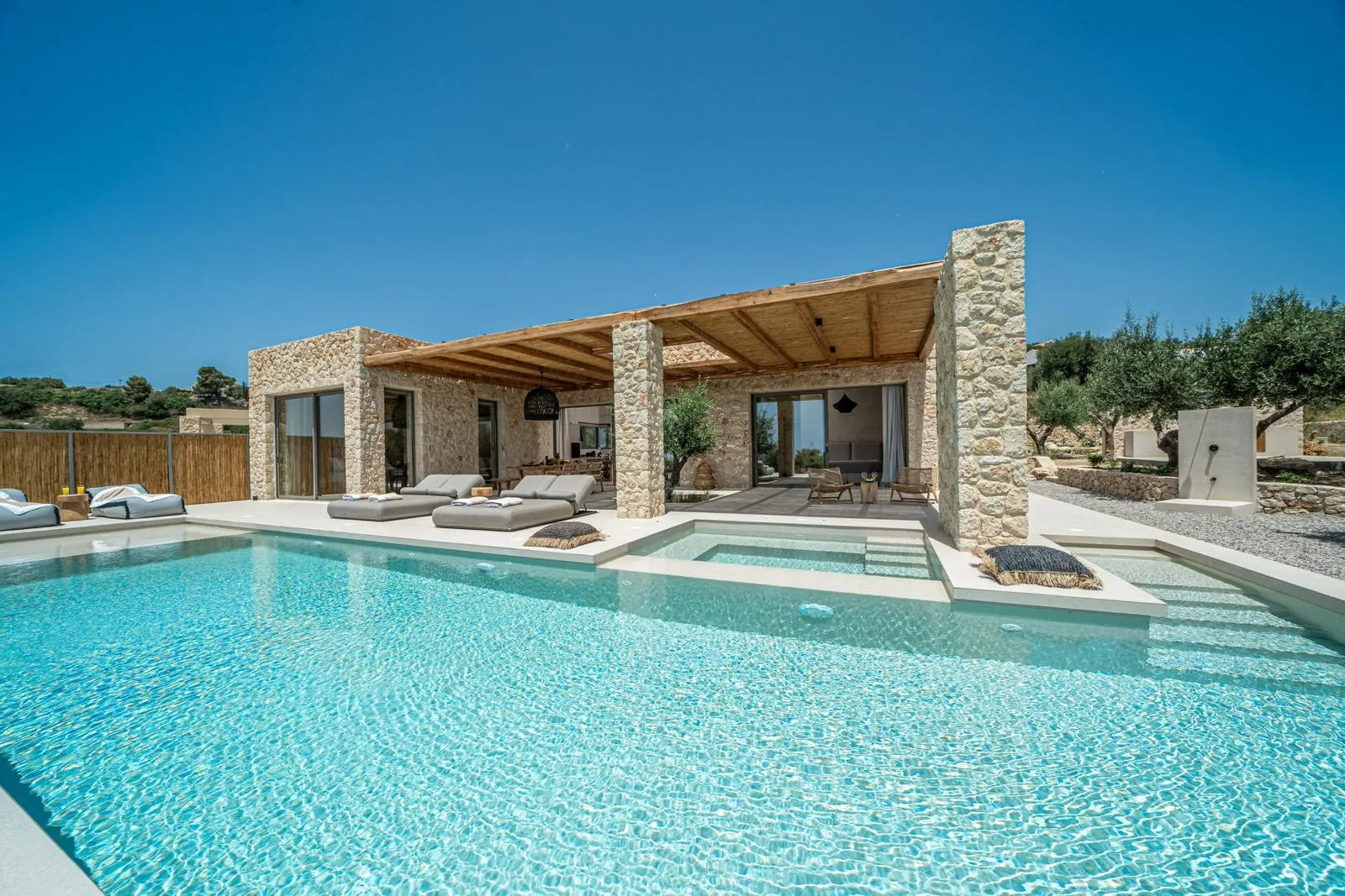 Utopia Villa — photo 1